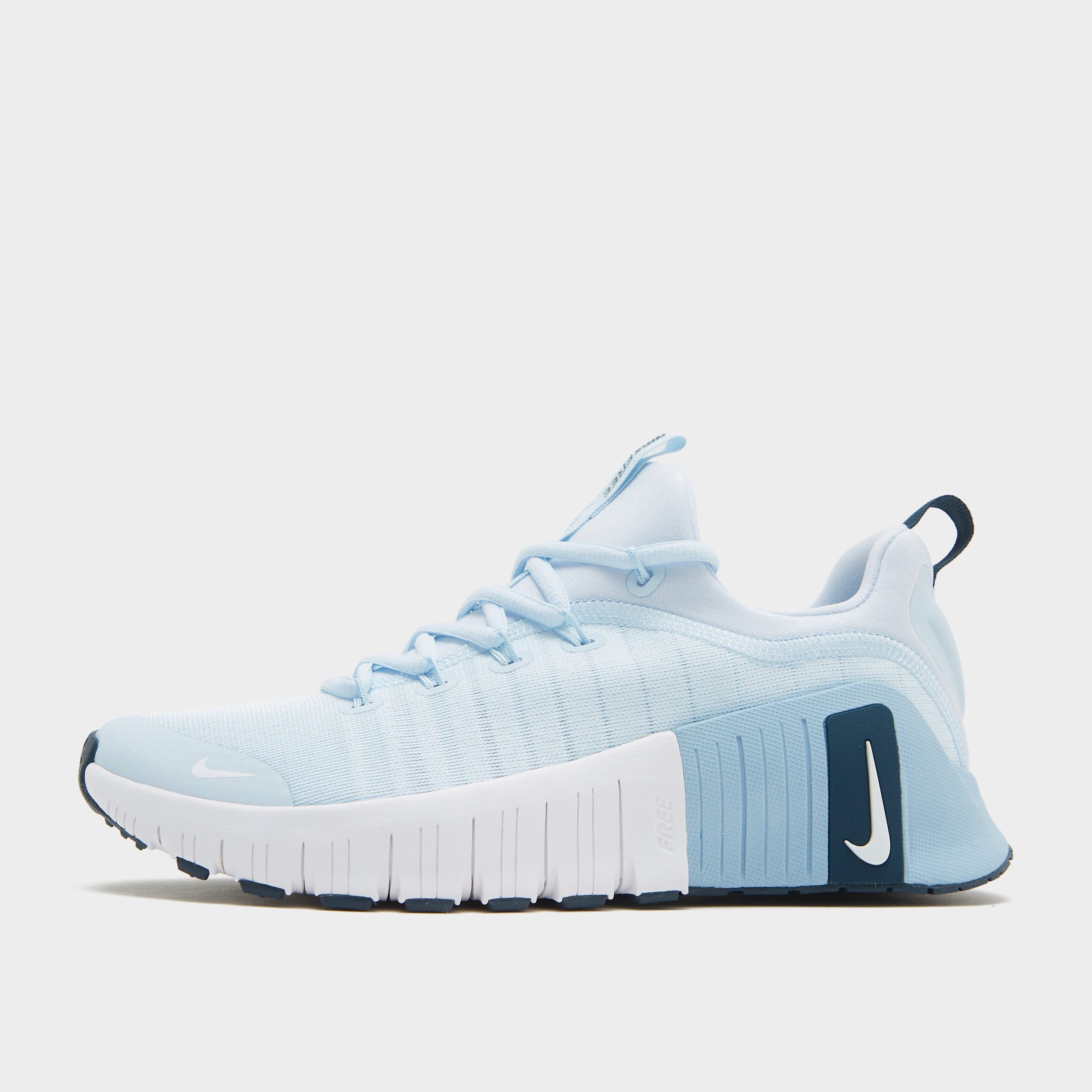 využijte výprodej v jd sports s až 50% slevou! nakupujte oblíbené značky obuvi, oblečení a doplňků za nejlepší ceny. nenechte si ujít limitovanou nabídku.