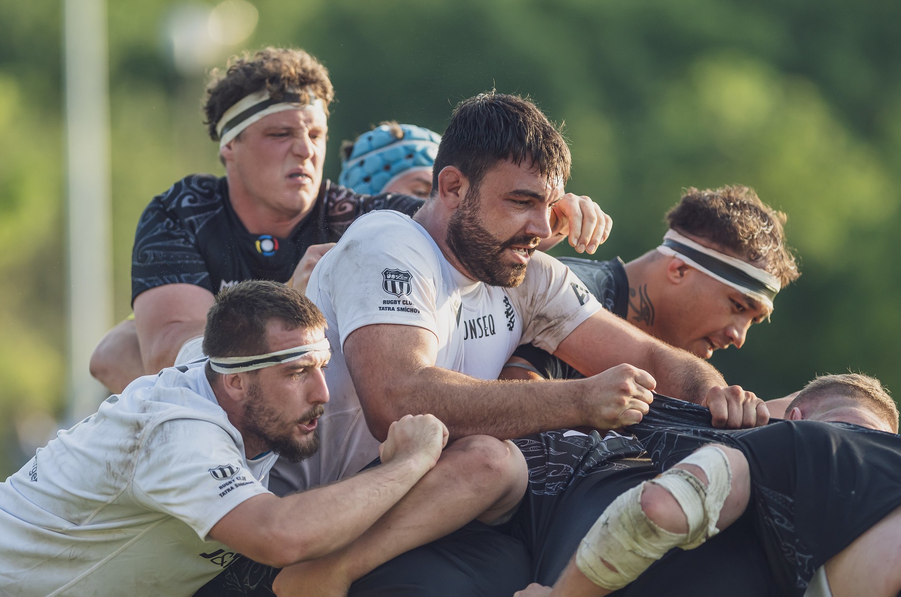 shrnutí víkendových událostí ve francouzském ragby a novinky o maxu verstappenovi.