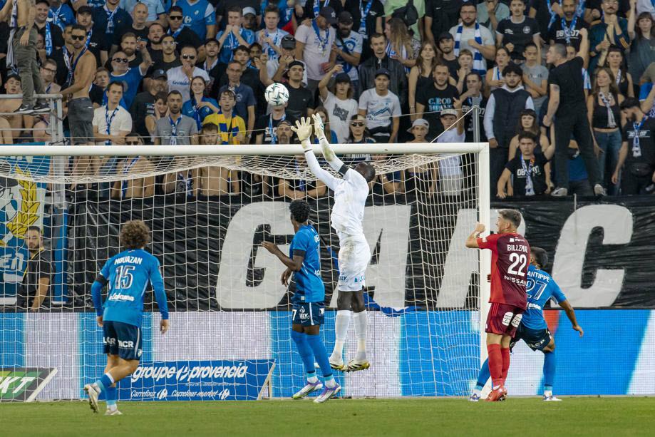 zjistěte více o poškození dráhy ultras gf38 v annecy a jeho dopadech na sportovní události. aktuální informace a zprávy.