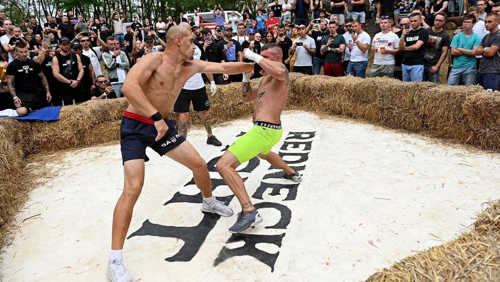 objevte, jak technologie a automatizace mohou změnit budoucnost bojových sportů bez přítomnosti lidí.