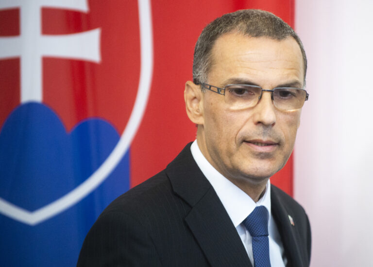 bývalý hráč aurillac fc kandiduje na prezidenta, přináší nové vize a zkušenosti pro budoucnost klubu.