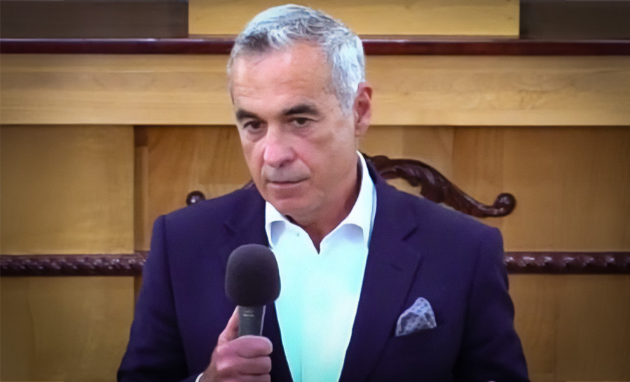 bývalý hráč aurillac fc kandiduje na prezidenta, přináší zkušenosti a vášeň pro klub do nové éry.