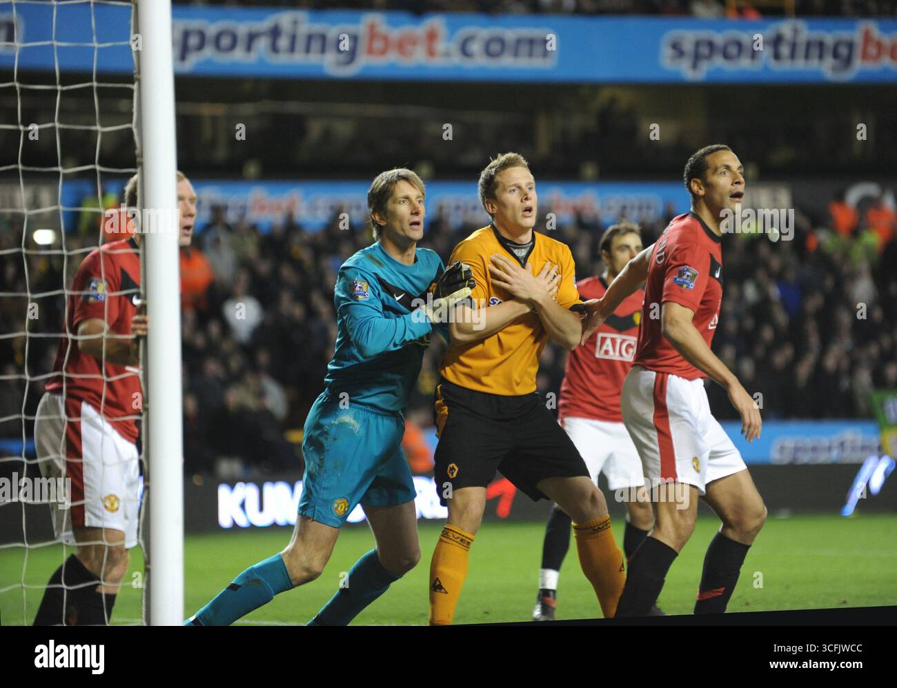 sledujte zápas wolverhampton vs manchester united živě online. získejte nejnovější informace, živé přenosy a výsledky zápasu přímo na vašem zařízení.