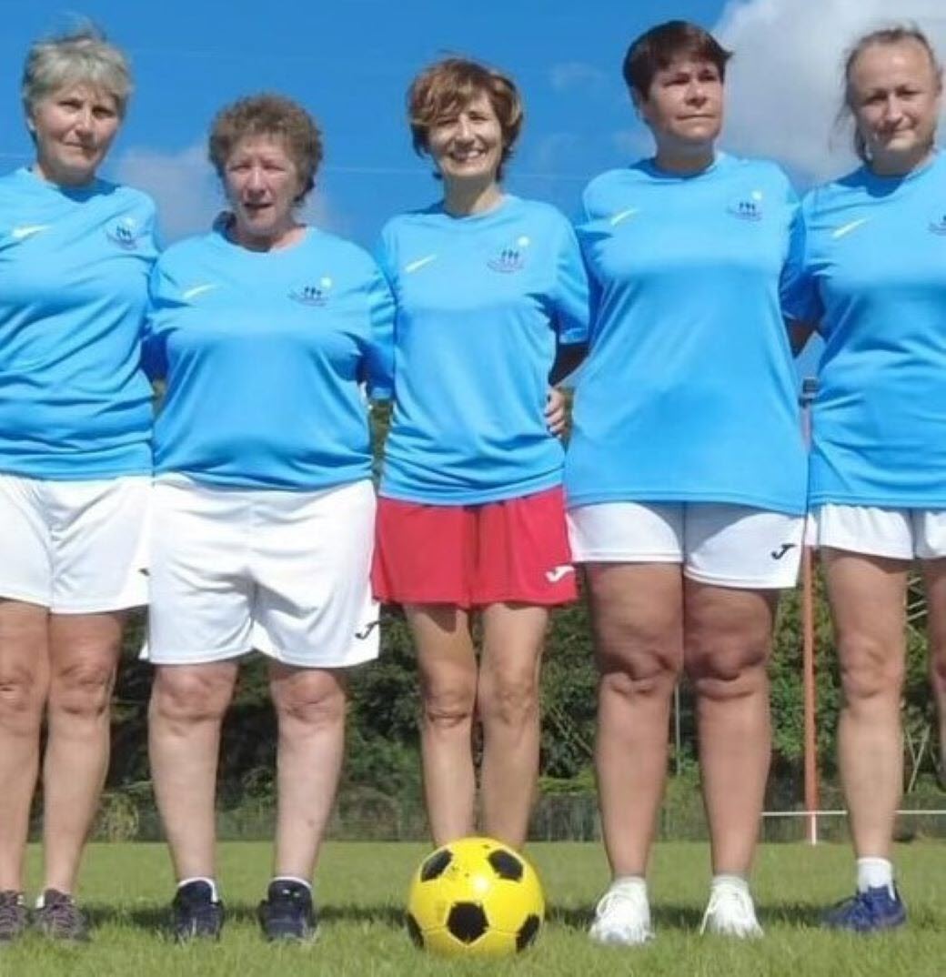 objevte, jak se mámy stávají vášnivými fanoušky fotbalu a propojují rodinu touto novou zálibou.