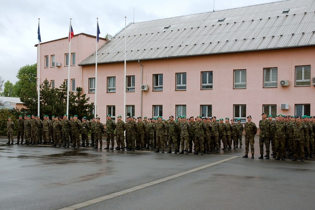 ministerstvo schvaluje odměnu yannovi roubertovi za jeho vynikající přínos a úsilí v rámci svých povinností.