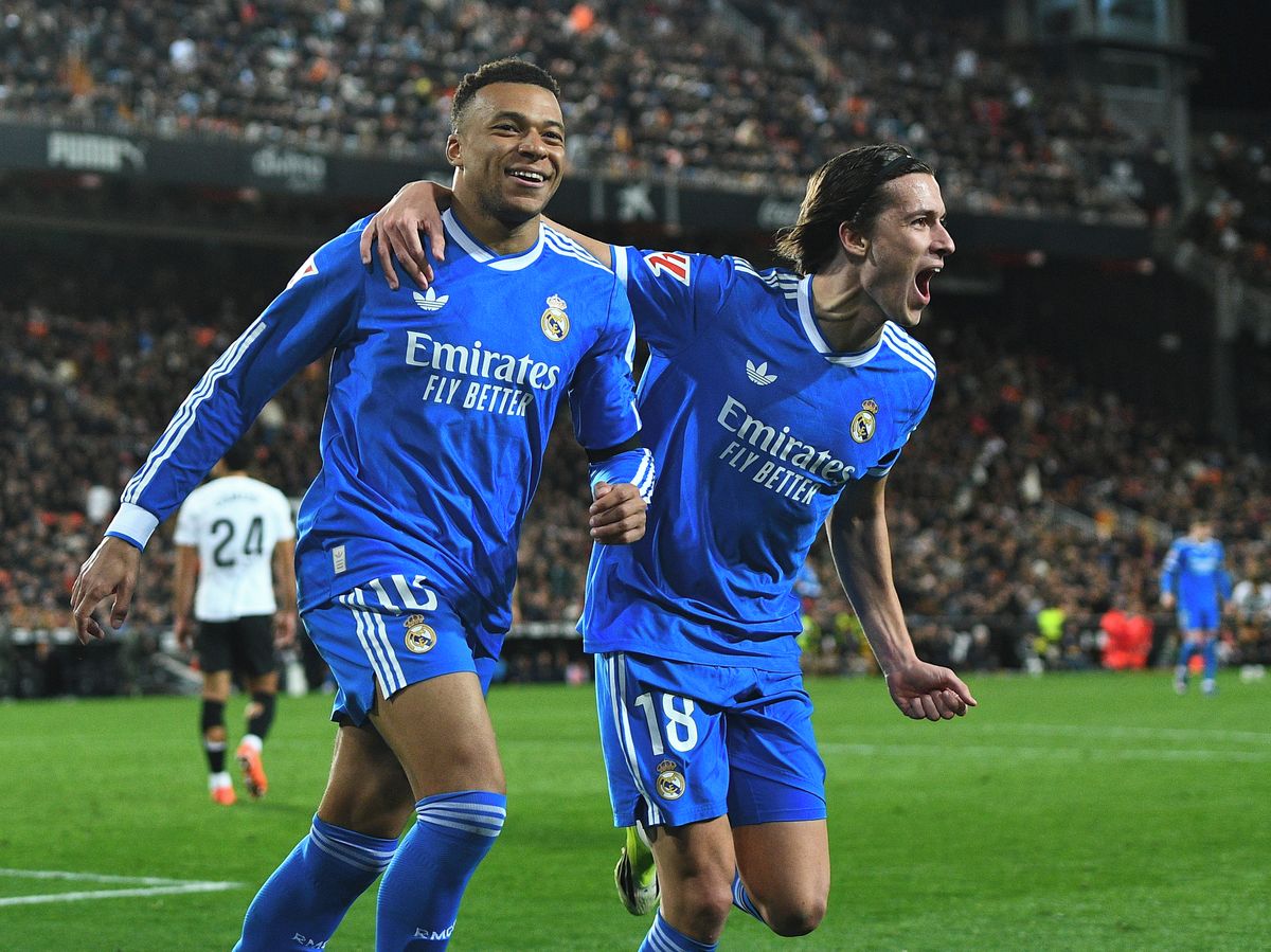 aktuality ze 4. kola poháru: city a liverpool postupují, aston villa zažívá šok.