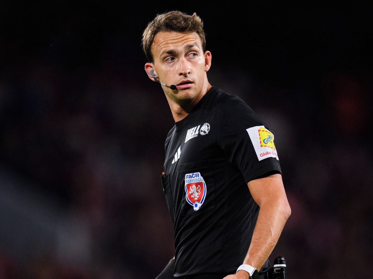 žena rozhodčí v prestižní francouzské rugby top 14 – příběh odvahy a odbornosti v mužském sportu.